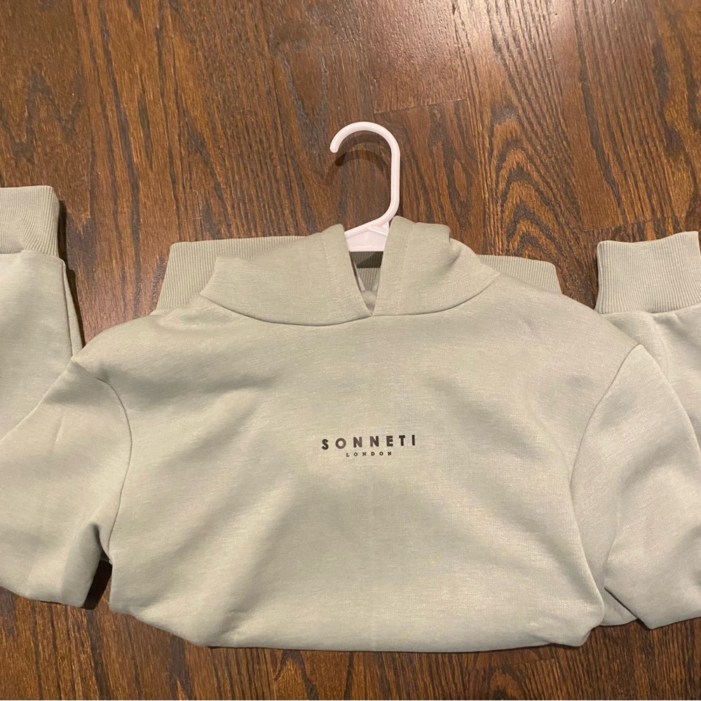 SONNETI LONDON HOODIE
